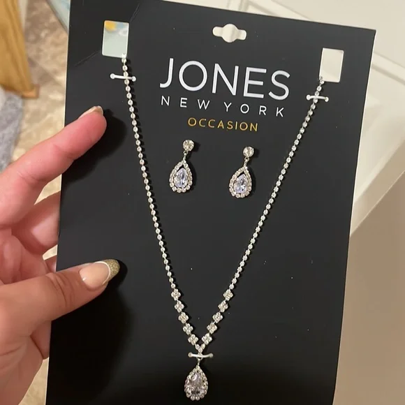 Jones New York Earrings and Necklace Set - Picture 4 of 5